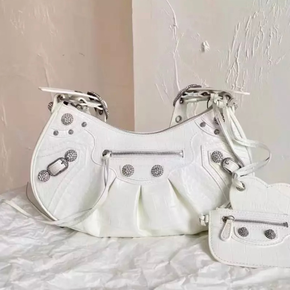 White trendy moto shoulder bag